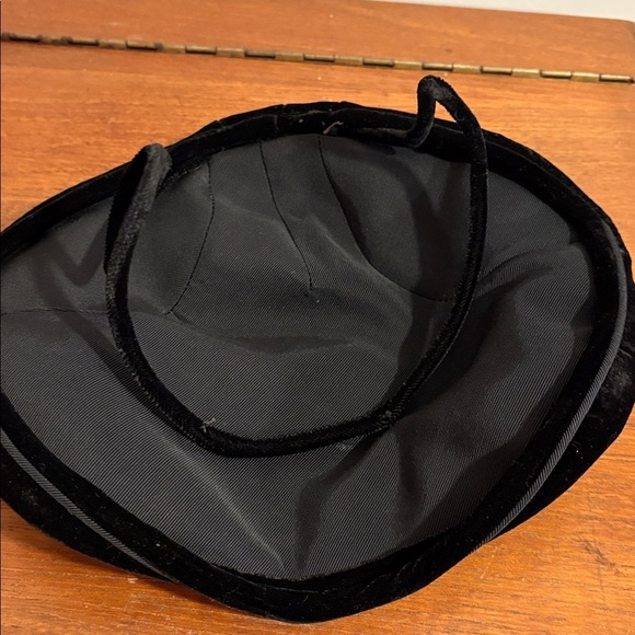 Set of 2 1948 Vintage Fashion Hats 1 Red Pillbox / 1 Black Velvet